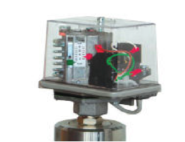 PRESSURE SWITCH WITH AUTOMATIC RIGGING